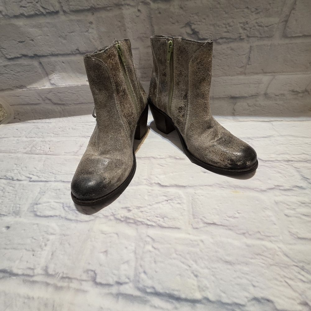 Diba True Jeez Louise lace detail size 6.5 boot
